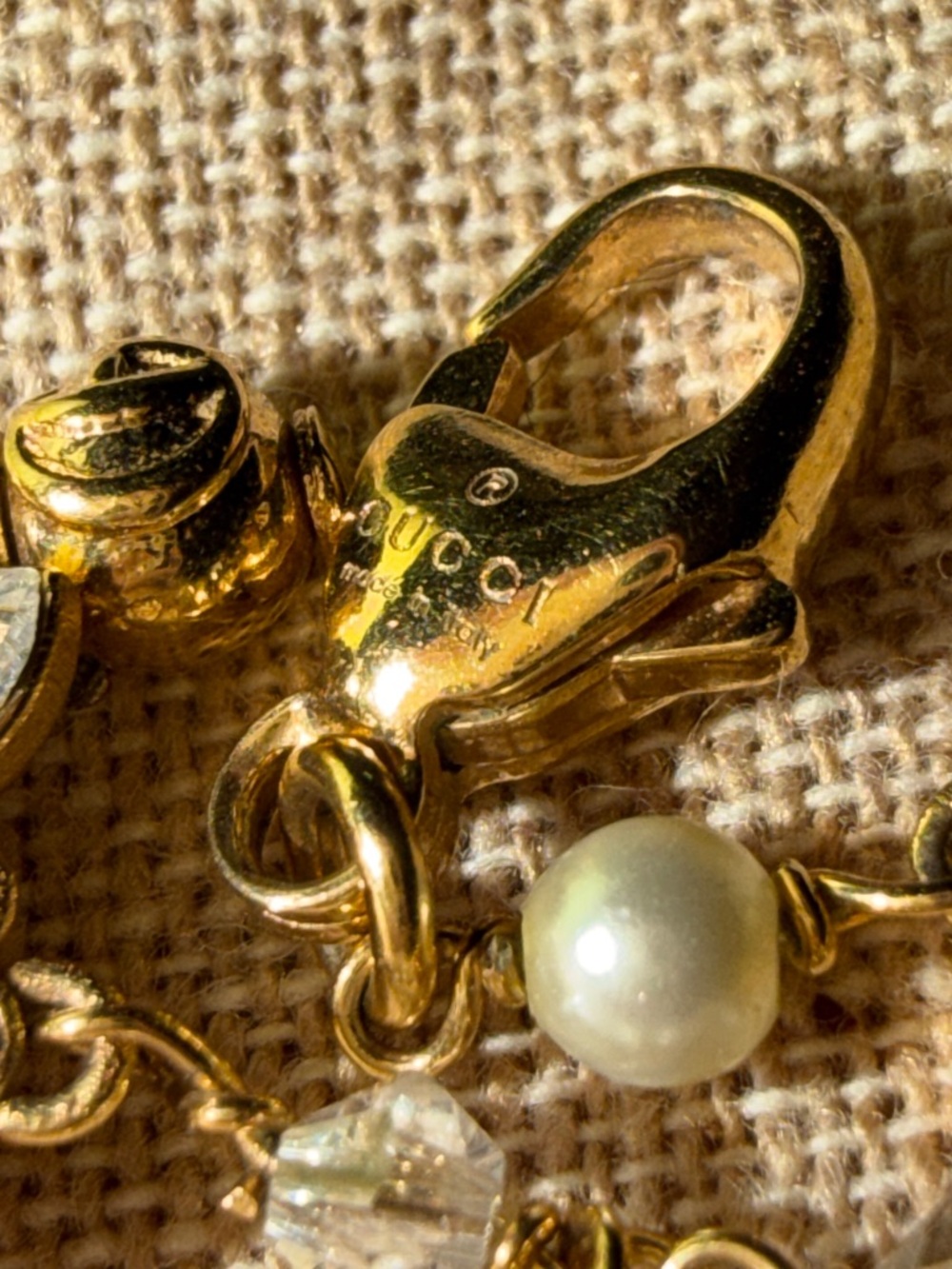 Preloved Gucci Gold and White Pearl Heart Charm Bracelet size 7.5” - Picture 5 of 6